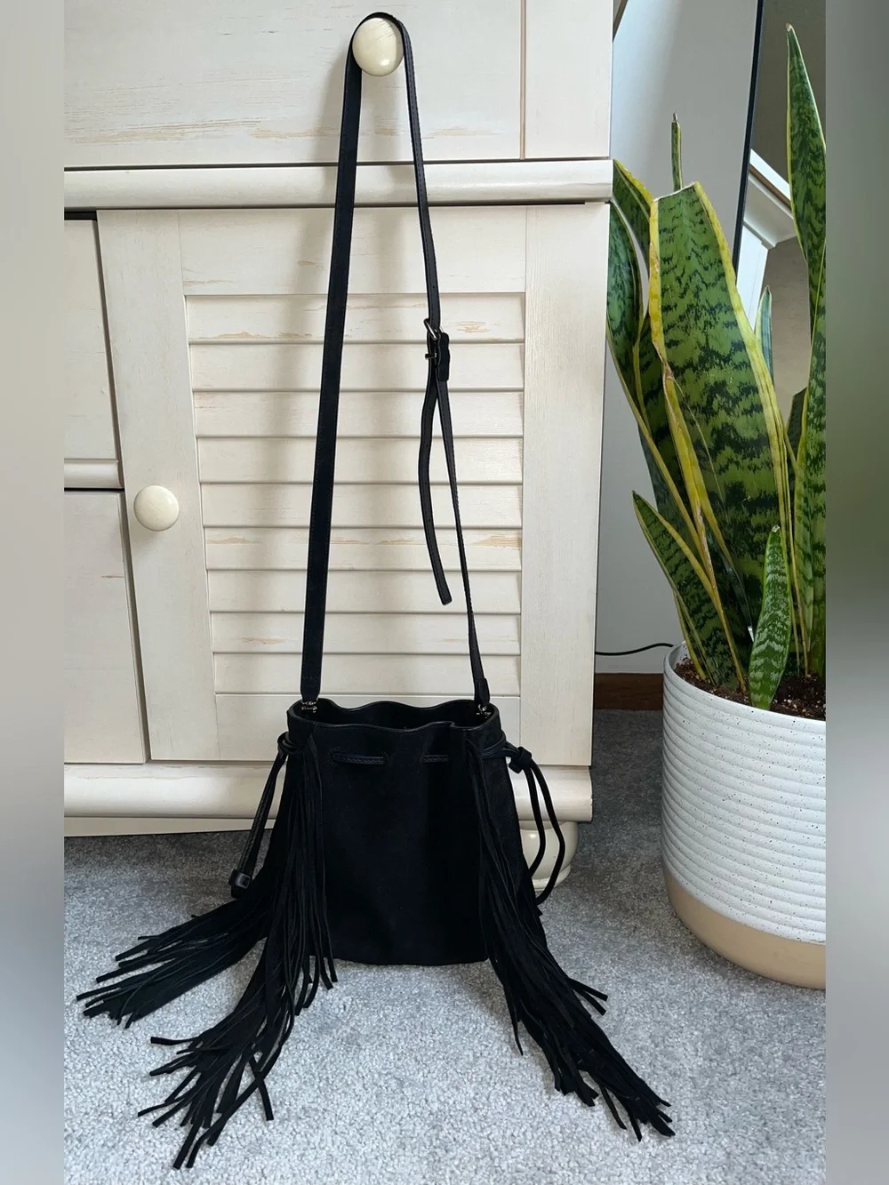 NWOT MADEWELL Drawstring Leather
Suede Crossbody Bucket Bag Black - Picture 3 of 6